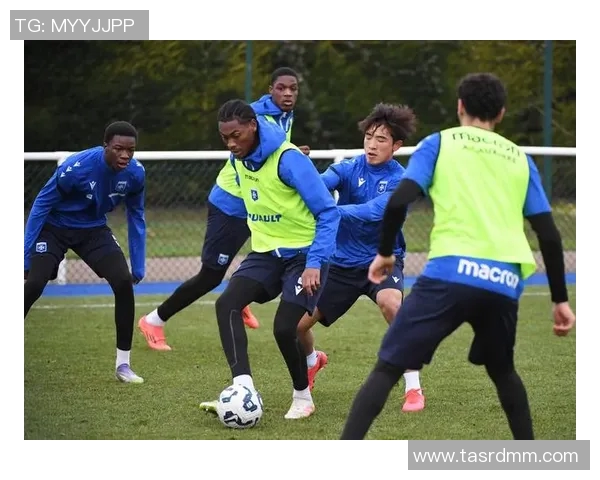 足球明星分享训练日常与比赛心得，激励年轻球员追逐梦想